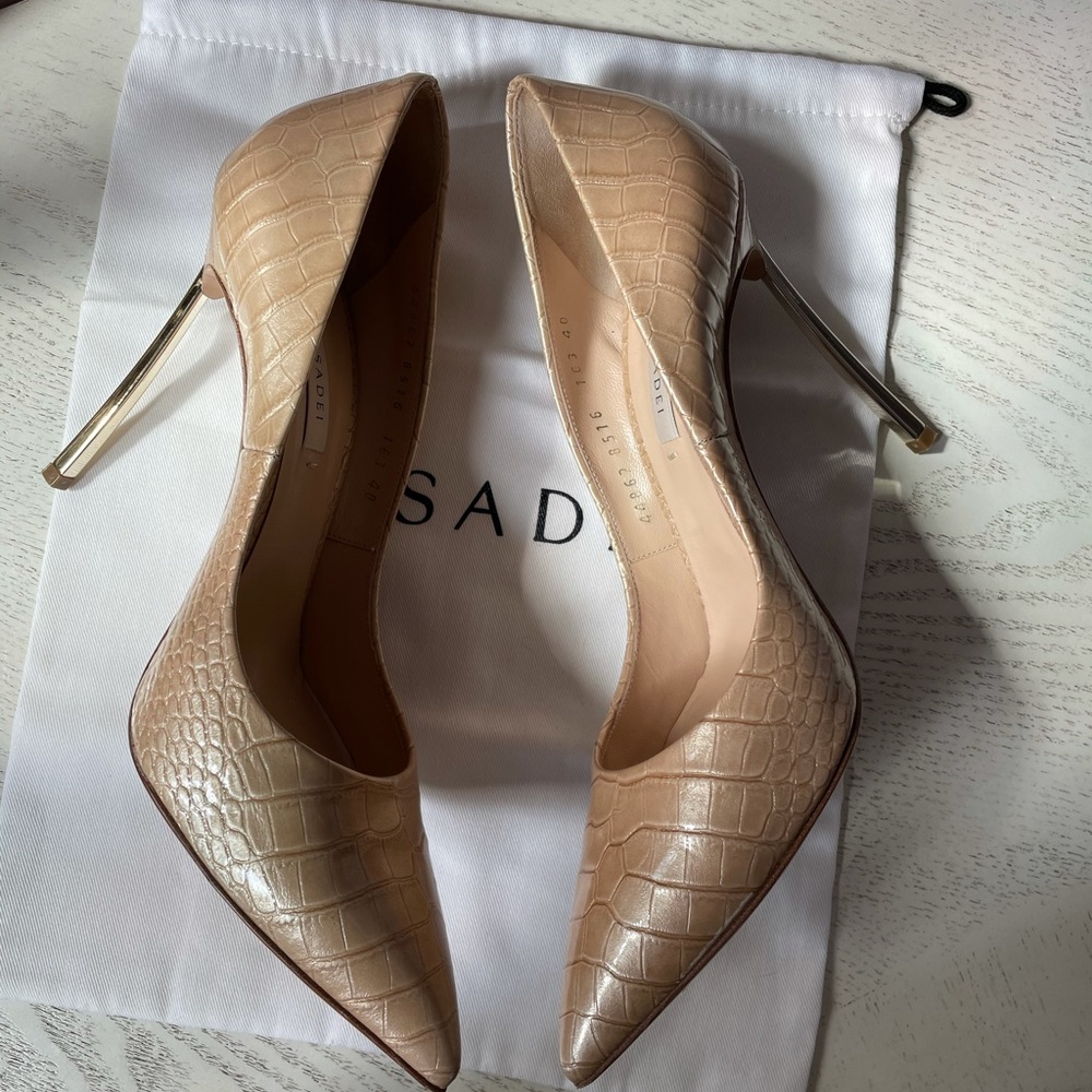 Casadei gorgeous and RARE pumps. - Picture 4 of 15